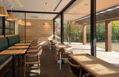 豊かな緑と大阪市内を一望できるカフェ「陸カフェterrace 」